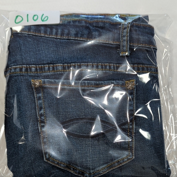 Elegant Blue Skinny Jeans with Crystal Accents - Picture 12 of 12